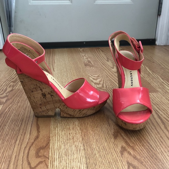 coral faux patent leather cork wedges - Picture 2 of 10
